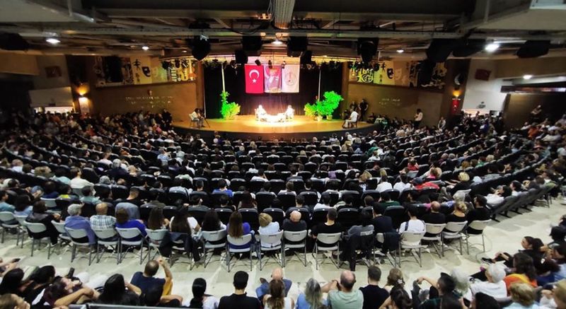 Bostanlı Suat Taşer Salonu 2